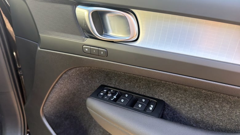 Volvo XC40 2.0 B3P Plus Dark 5dr Auto Petrol Estate